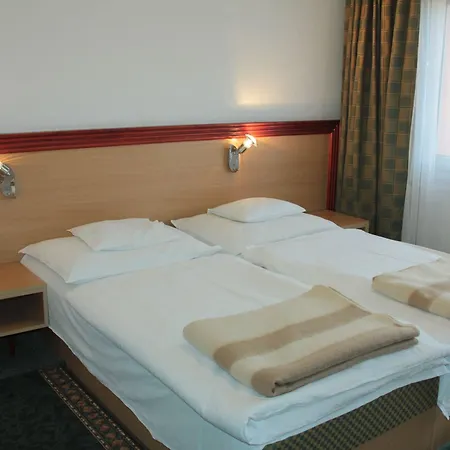 Tisza Sport Szálloda 3*